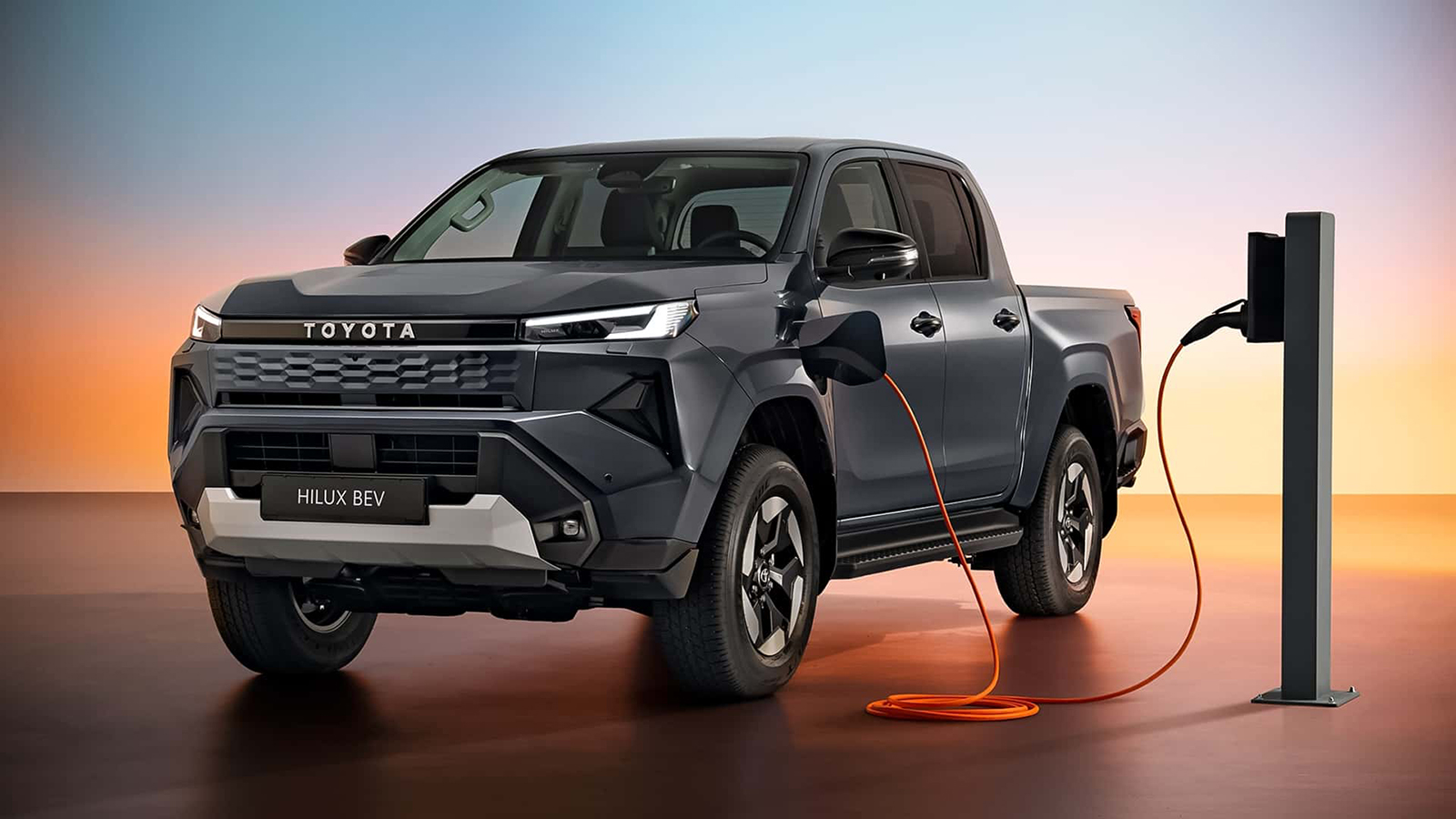 Νέο Toyota Hilux: Έγινε ηλεκτρικό, κρατάει diesel φέρνει και υδρογόνο.